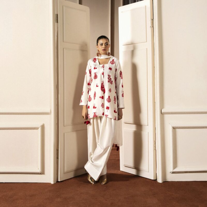 Ivory Crimson – Modern Silhouette